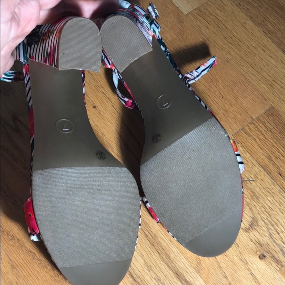 Worthington Floral Heels!!! - Picture 5 of 6